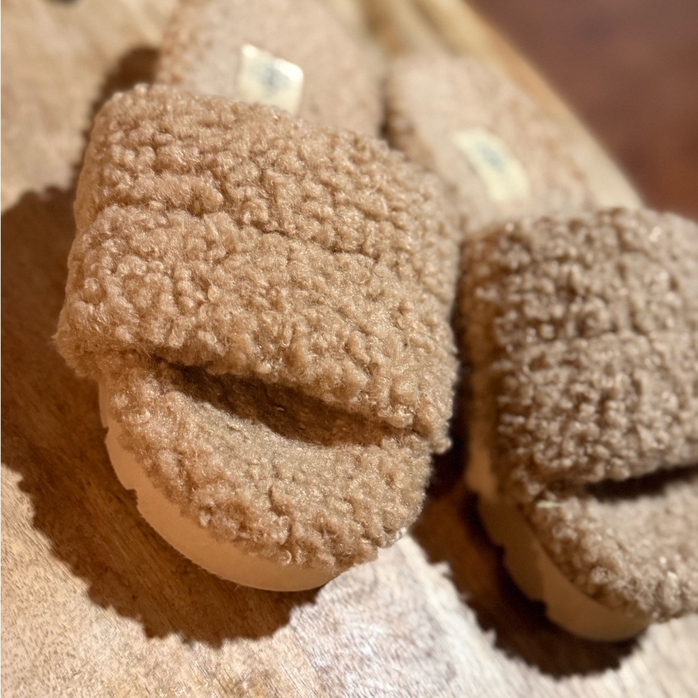 Source Unknown Tan Sherpa Slippers